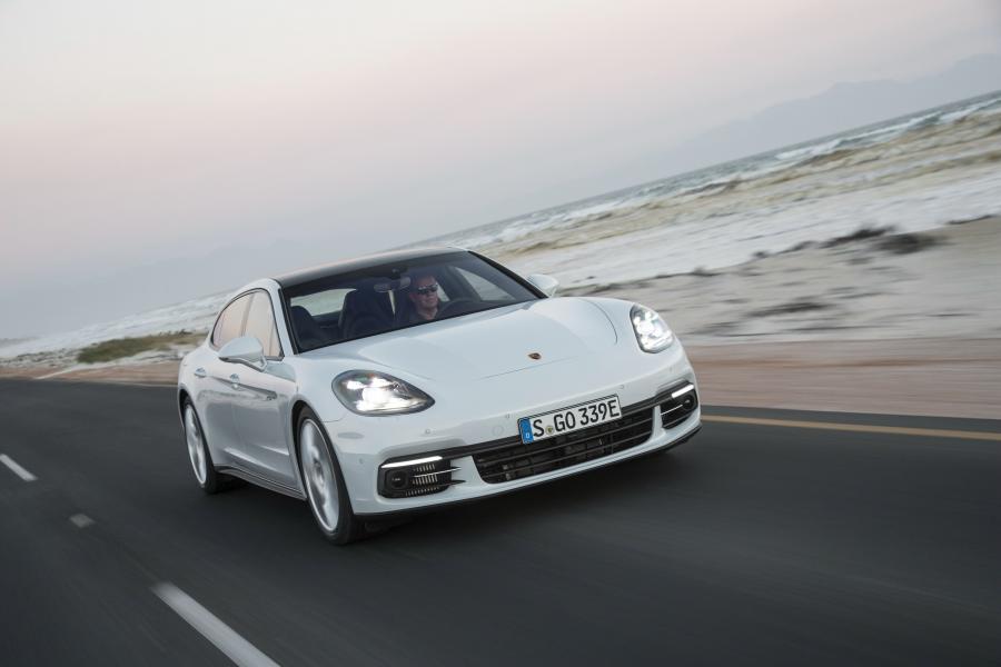  Porsche Panamera 4 E-Hybrid Executive 2016 года  (фото 17 из 21)